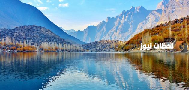 ما هو عدد سكان باكستان واللغات السائدة بها؟