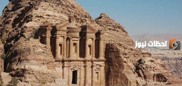 معلومات عن الخزنة في البتراء باللغة الإنجليزية