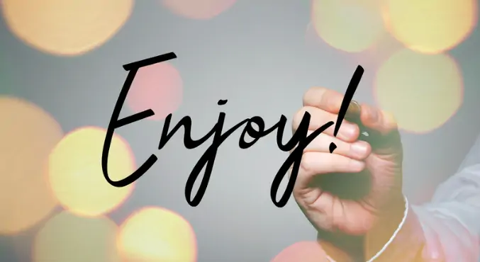 معنى انجوي والرد عليها ، اذا احد قال enjoy وش ارد ومناسبتها