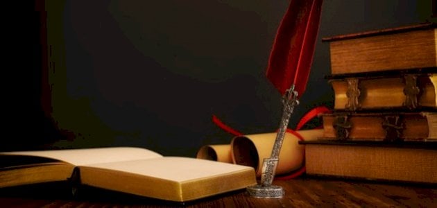 أجمل أبيات الغزل الفصيح.. أيا رفيقةَ دربي لو لديّ سوى عمري لقلتُ فدى عينيكِ أعماري