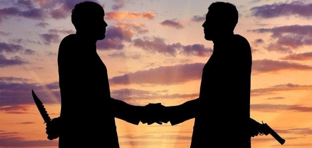 أقوال مأثورة عن النفاق وأبرز ما قيل عن هذه الصفة