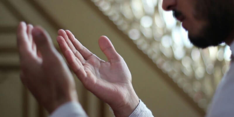 الرد على لا تنسونا من دعائكم