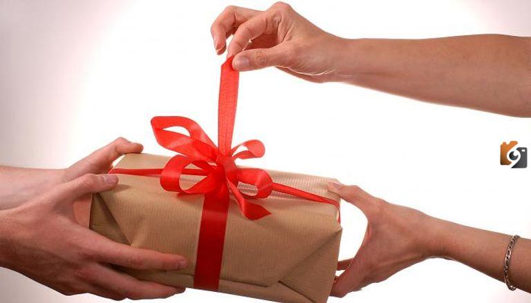 عبارات عن الهدية المفاجئة