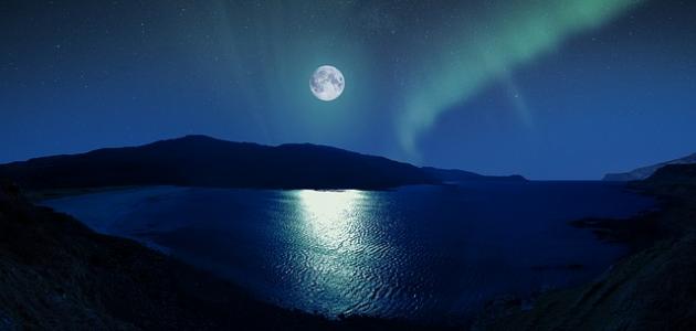 كلام عن ضوء القمر والليل جميل جدا وشاعري