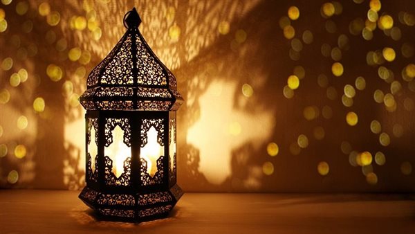 ماذا أقول لخطيبي بمناسبة شهر رمضان؟! أحلى عبارات التهنئة والمباركة في رمضان 2025