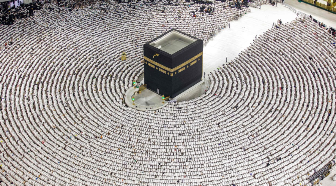 صور الكعبة المشرفة وأدعية للنشر على الفيس بوك للمعتمرين في رمضان 2024 وخلفيات زينة رمضان للجوال