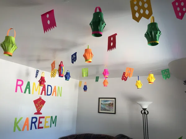  زينة رمضان بالورق