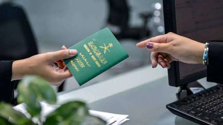 كيف استعلم عن صلاحية إقامة العامل بالسعودية
