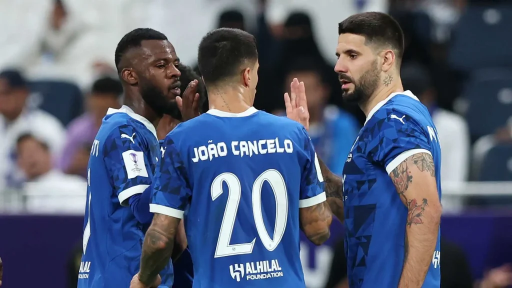 الهلال يتأخر أمام الرائد