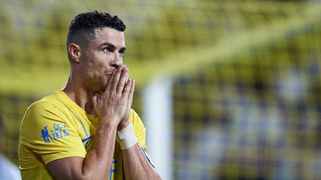 غياب اللاعب لمدة شهر من الملاعب