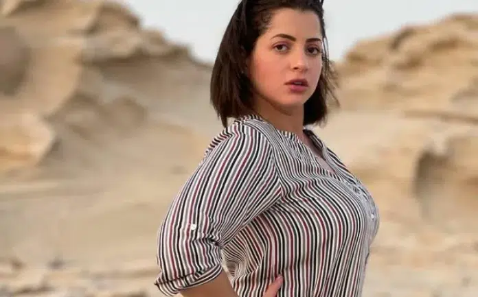 فنانة مصرية شابة