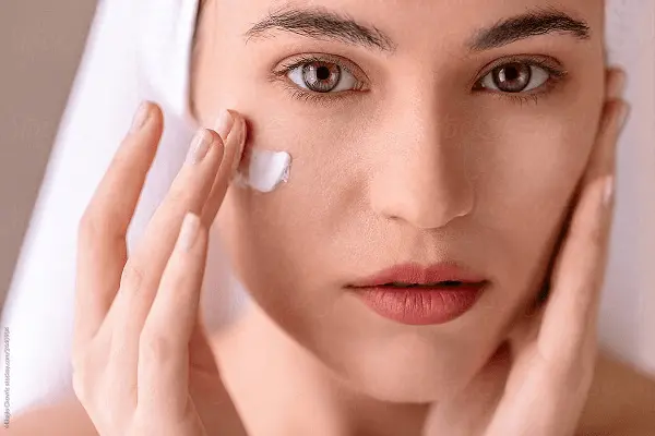 غسول البشرة الدهنية الحساسة