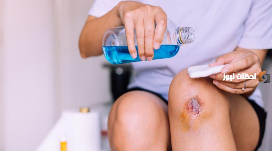 هل وضع المطهر على الجرح يفطر؟