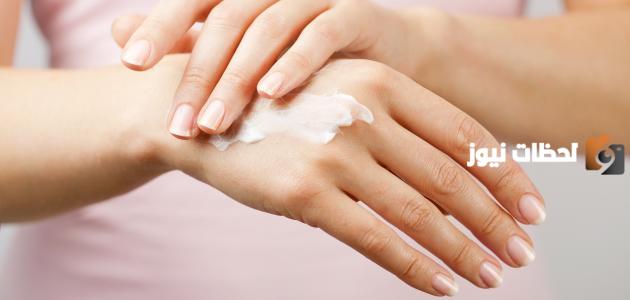 طريقة تقشير جلد اليد