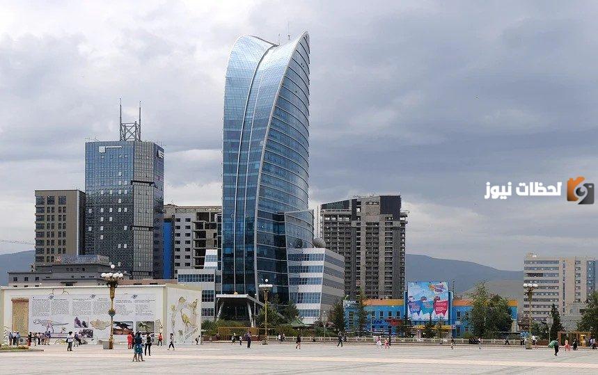 ما هي عاصمة منغوليا الشعبية وكم تبلغ مساحتها؟