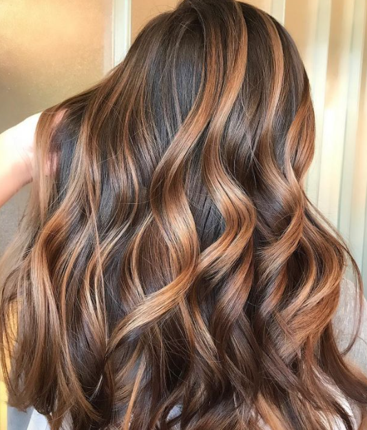 ما هي أفضل ألوان صبغات الشعر للبشرة القمحية بالصور