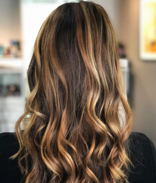 ما هي أفضل ألوان صبغات الشعر للبشرة القمحية بالصور