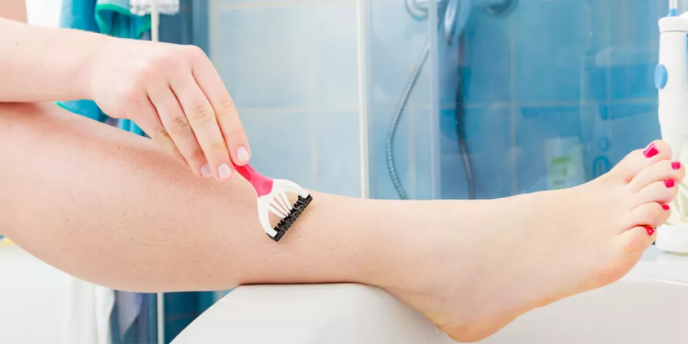 هل الشفرة تزيد الشعر في الجسم