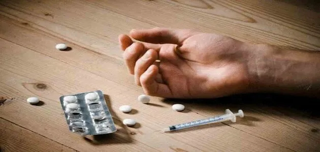 حوار بين ثلاث اشخاص عن المخدرات بالفرنسية