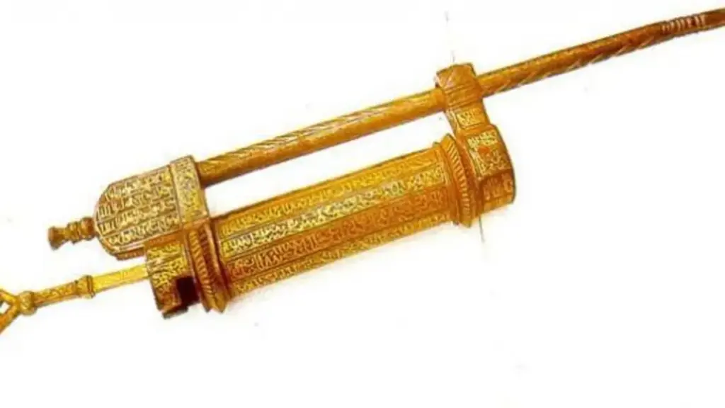 من هو حامل مفتاح الكعبة وما اسمه