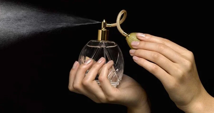 هل العطور تفطر في نهار رمضان؟