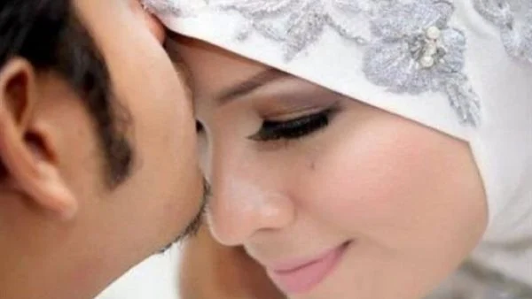هل القبلة من الفم تبطل الصيام للمتزوجين؟