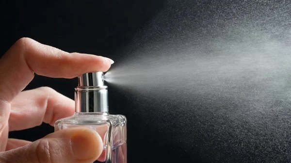 هل يأثم من يستخدم العطر في رمضان