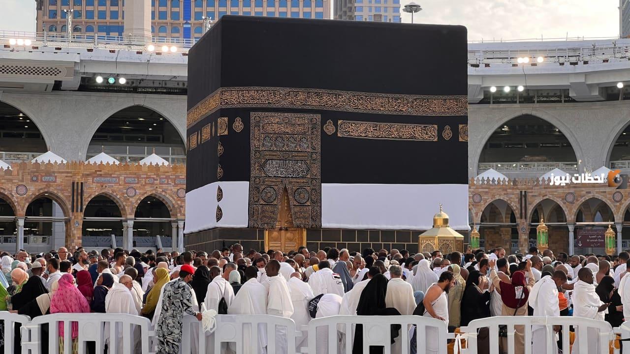 طول وعرض الكعبة المشرفة وطريقة تغيير الكسوة لها