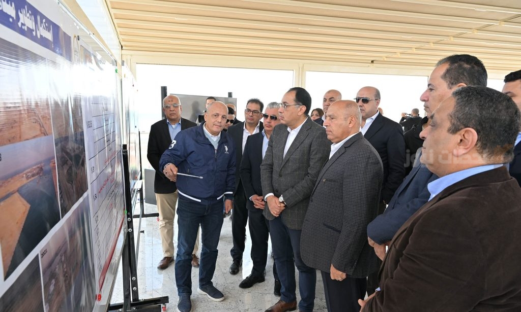 مدبولي يتفقد أعمال تطوير ميناء السخنة