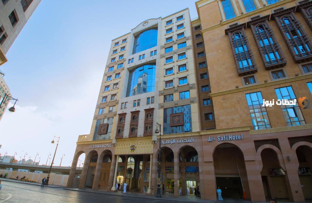 كم يبعد فندق الزهراء عن المسجد النبوي