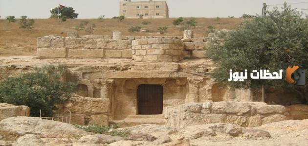 لماذا كان الله يقلب أصحاب الكهف في قوله وَنُقَلِّبُهُمْ ذات اليمين وذات الشمال