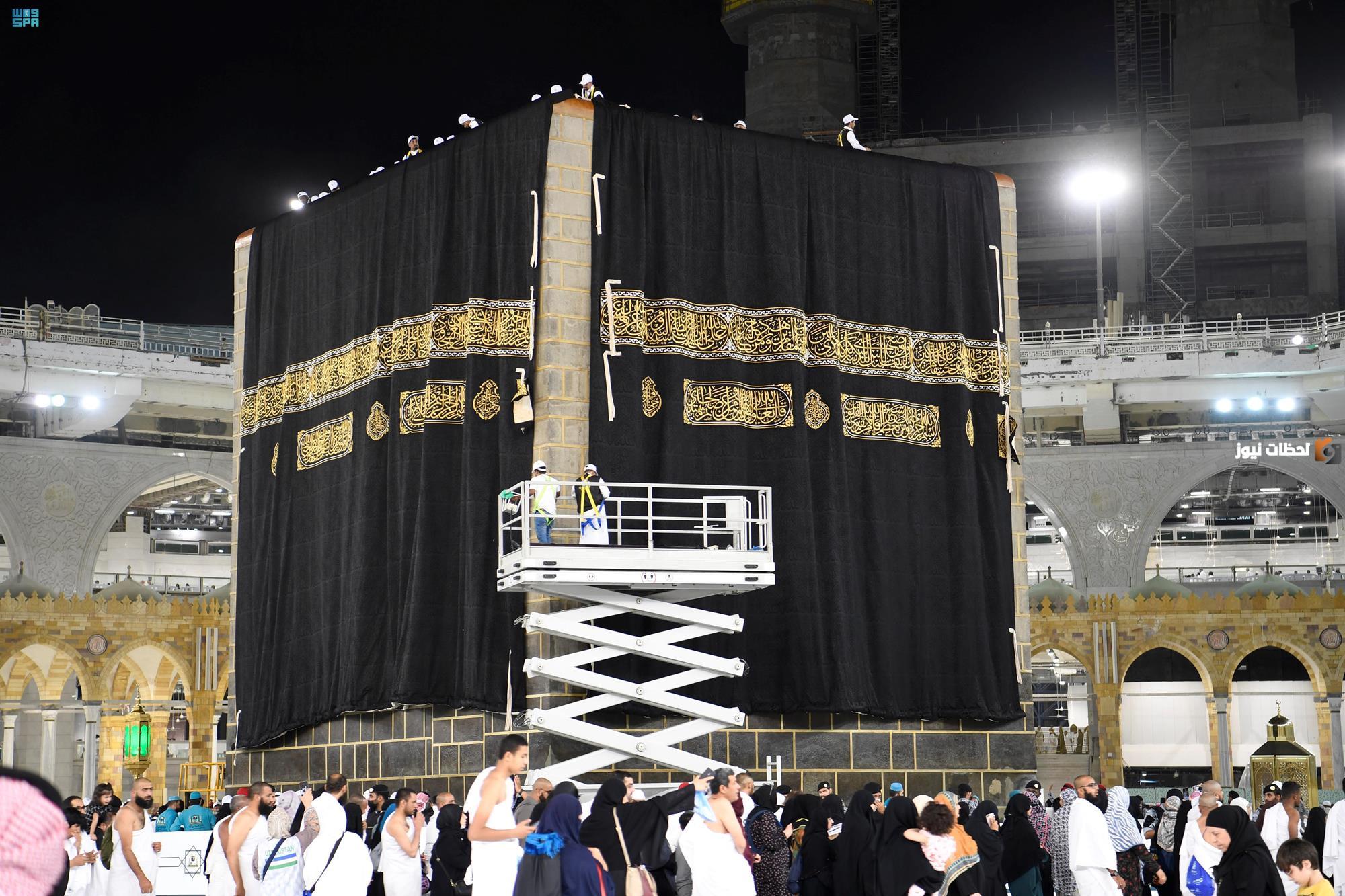 كم مرة يتم تغيير ثوب الكعبة؟