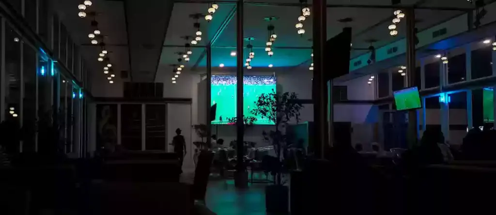 أفضل الكافيهات لعرض مباريات السعودية