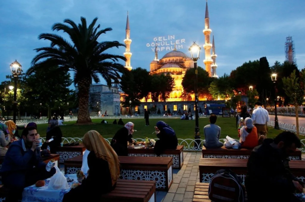 إمساكية رمضان في تركيا 2025 ومواعيد الصلوات الخمس في إسطنبول