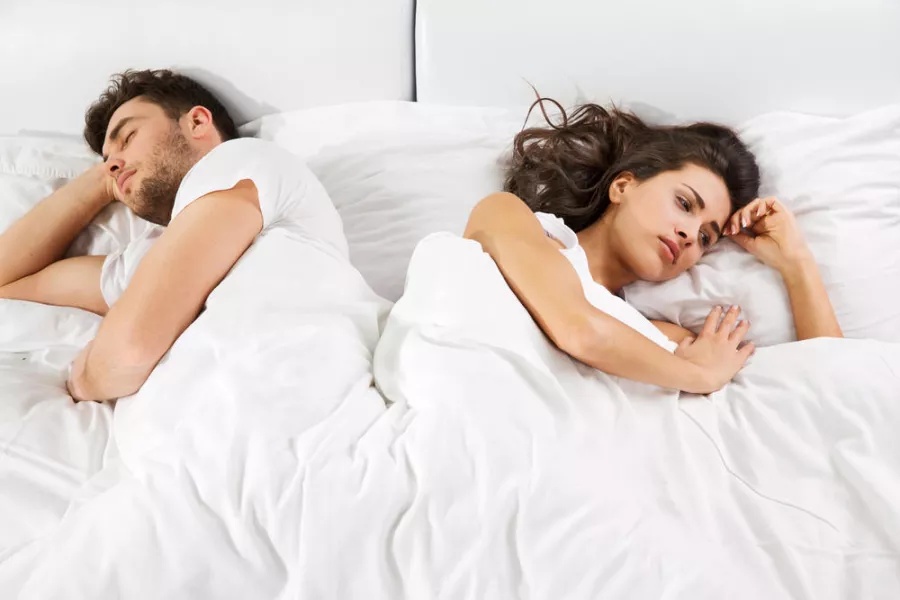 كيف أتعامل مع زوجي الذي يتجاهلني في الفراش