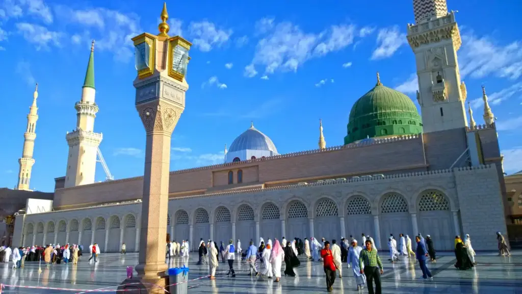 كيف كان يوم النبي وليلته في رمضان