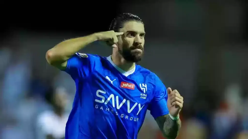 نجم الهلال نيفيز يكشف الحقائق وهل غضب
