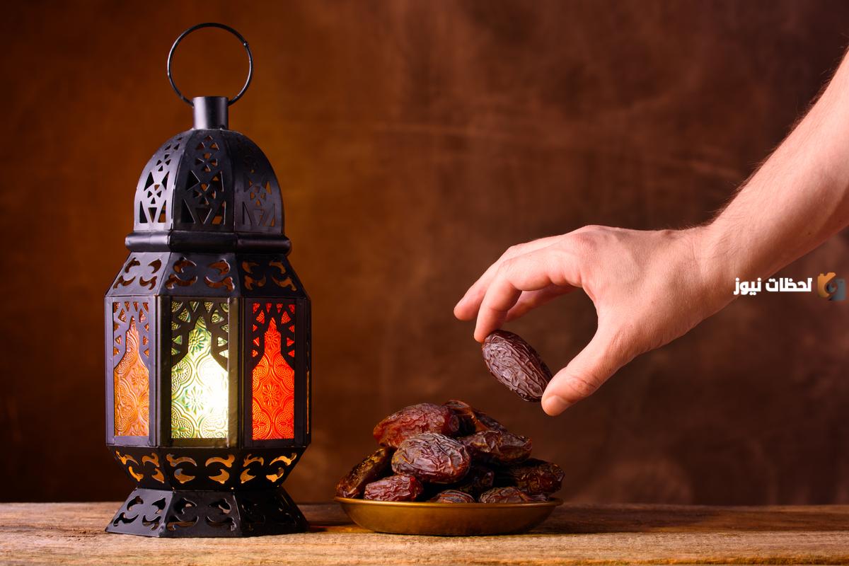 هل يفطر المسافر على توقيت بلده