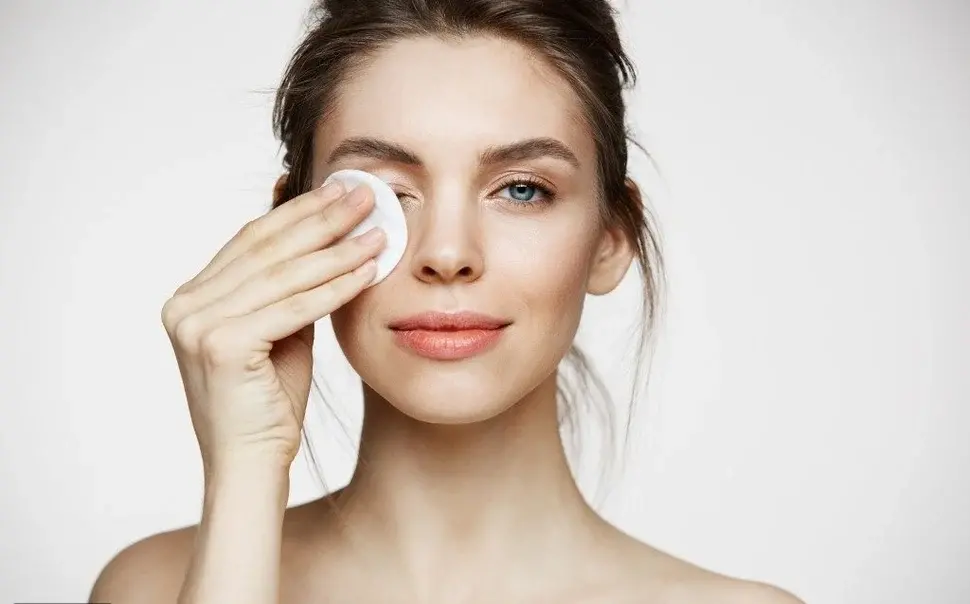 طريقة إزالة الماسكارا