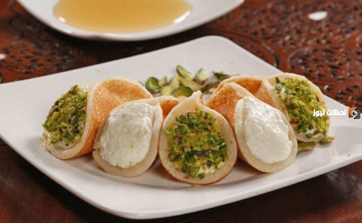 أحلى الحلويات الرمضانية.. طريقة تحضير القطايف المقرمشة في البيت بحشوات متنوعة