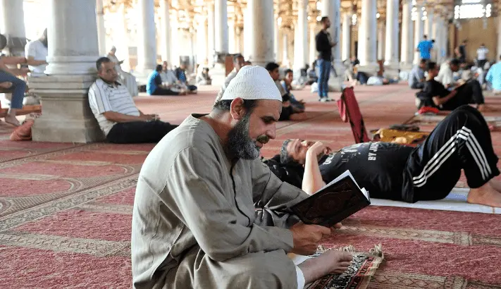 سنة الاعتكاف في العشر الأواخر