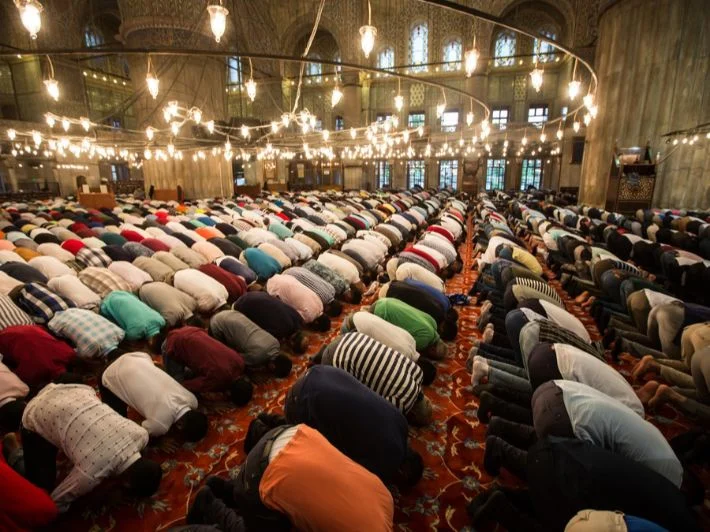 رئاسة الحرمين توضح تفاصيل صلاة التراويح في الحرم المكي وتقدم التفاصيل كاملة عنها لجميع المعتمرين