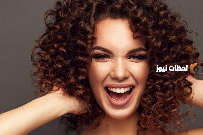 ما هي طريقة تجعيد الشعر القصير الخشن بدون حرارة