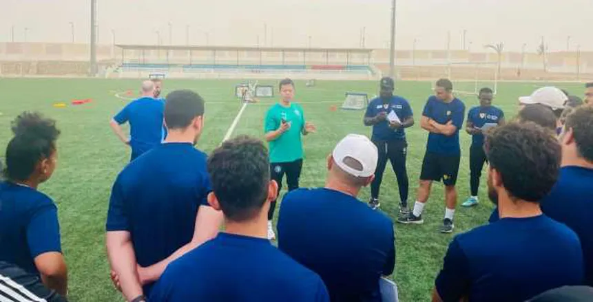 مدرب بيراميدز يحاضر المدربين في ضيافة الاتحاد الاسكتلندي