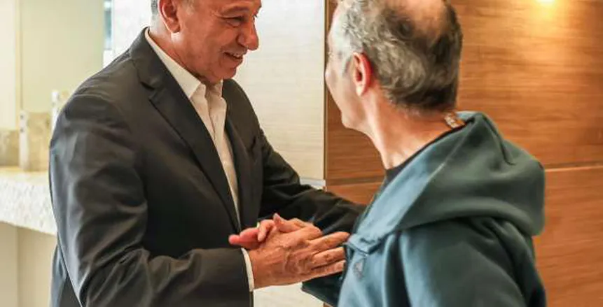 الخطيب يكرم كولر وجهازه المعاون في جلسة ودية بعد رحيله عن تدريب الفريق