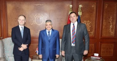 أسامة ربيع: قناة السويس مستمرة في تقديم الخدمات رغم توترات المنطقة