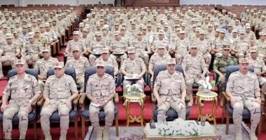 الفريق أحمد خليفة يتفقد النظام التعليمي بمعهد ضباط الصف المعلمين