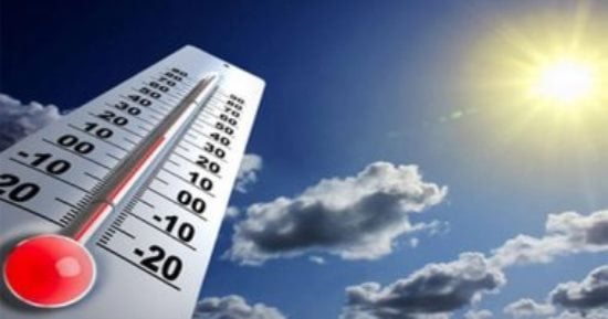 انخفاض الحرارة ونشاط الرياح غدًا.. العظمى في القاهرة 26 درجة