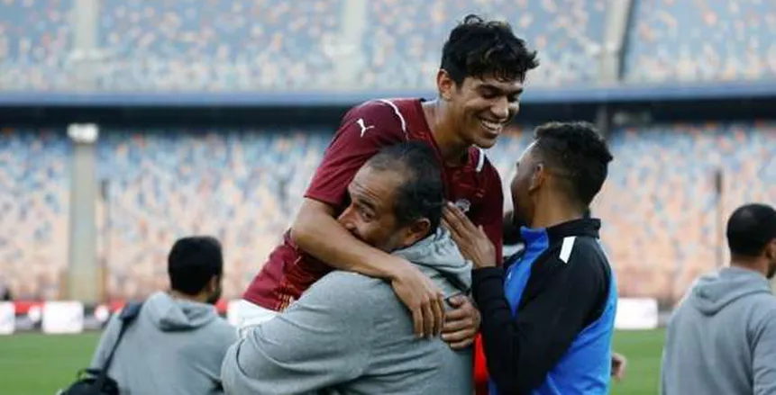 من هو محمد شكري المرشح للعودة للأهلي في الصيف؟