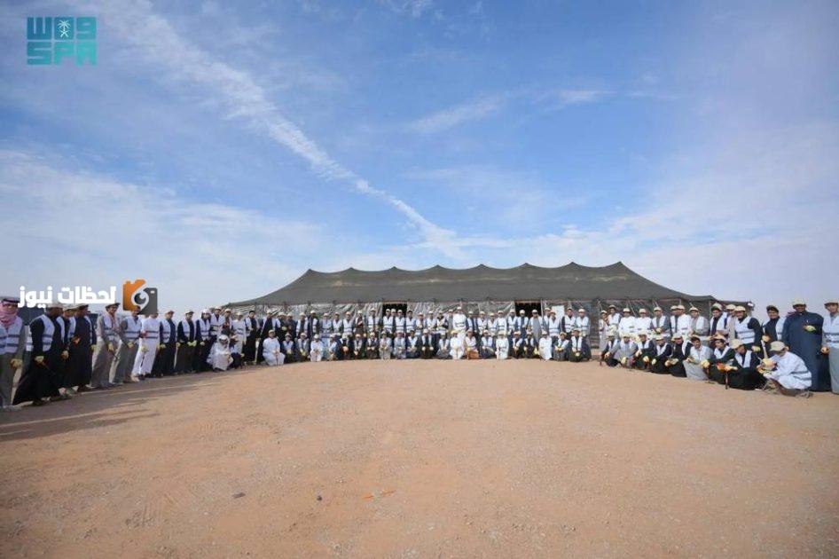 متطوعون لزيادة الغطاء النباتي في محمية الإمام عبدالعزيز بن محمد الملكية. (واس) (1)